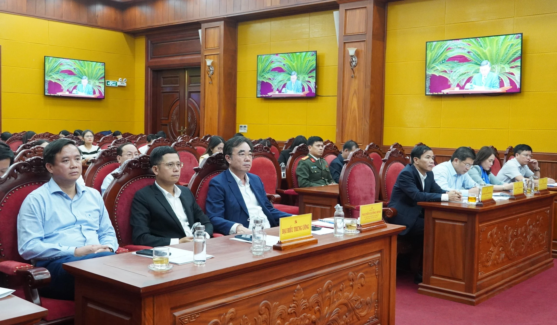 Các đại biểu tham dự hội nghị tại điểm cầu Quảng Trị - Ảnh: QV