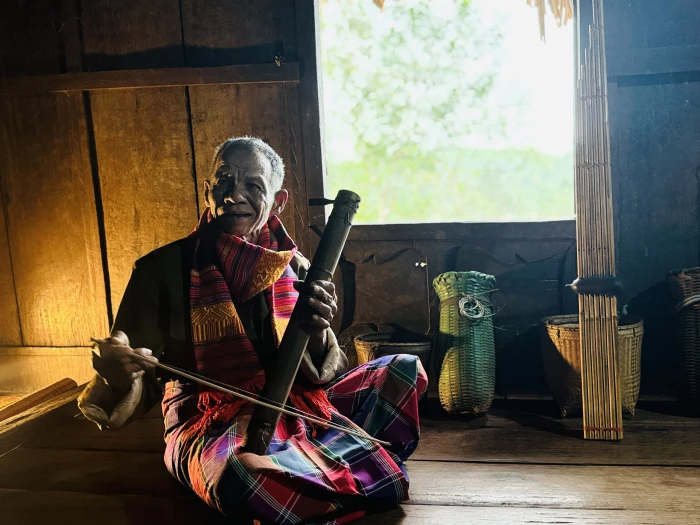 Bên mái Giăng Màn