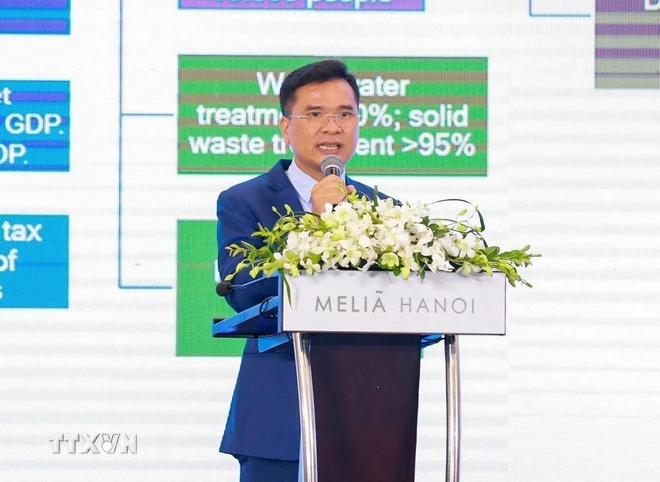 Tiến sỹ Nguyễn Như Quỳnh, Viện trưởng Viện Chiến lược và Chính sách kinh tế và tài chính (Bộ Tài chính) trình bày tham luận tại Diễn đàn. (Ảnh: Khánh Hoà/TTXVN)