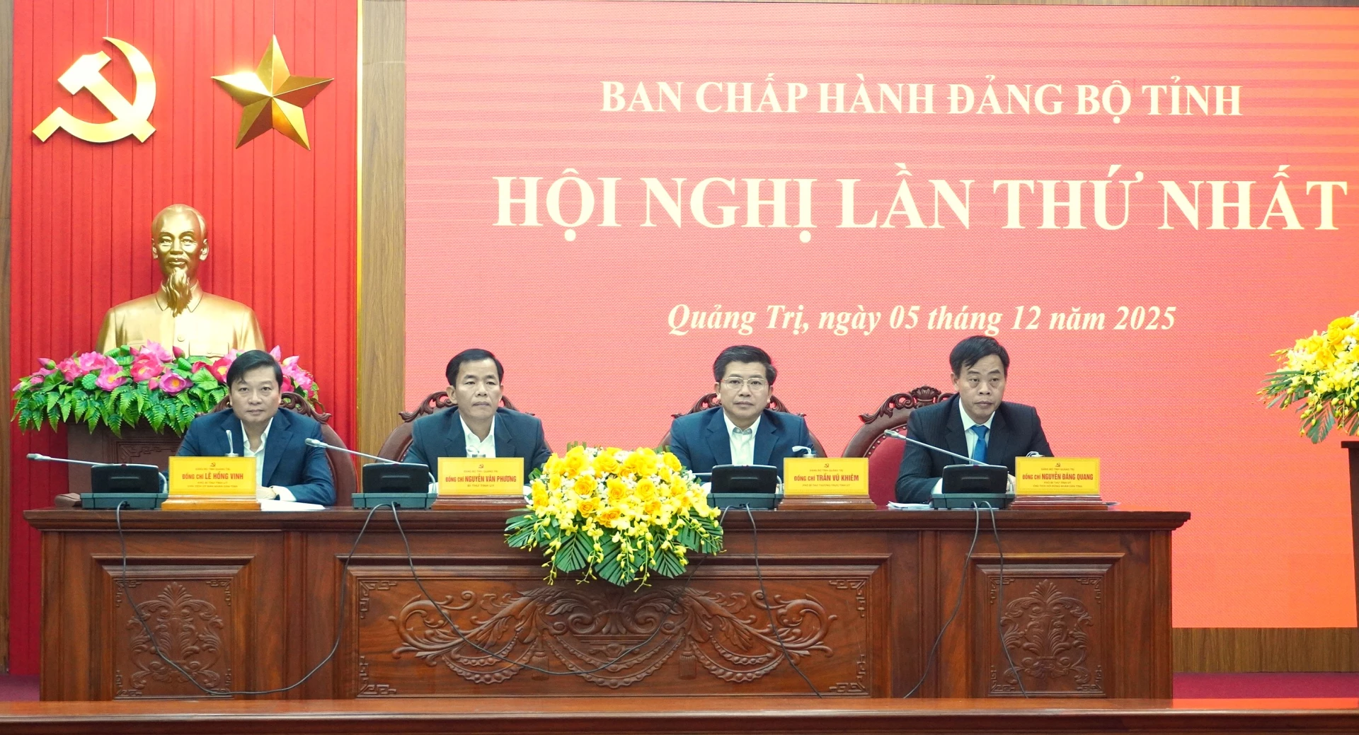 Đồng chí Bí thư Tỉnh ủy Nguyễn Văn Phương và các đồng chí Phó Bí thư Tỉnh ủy điều hành hội nghị - Ảnh: QV