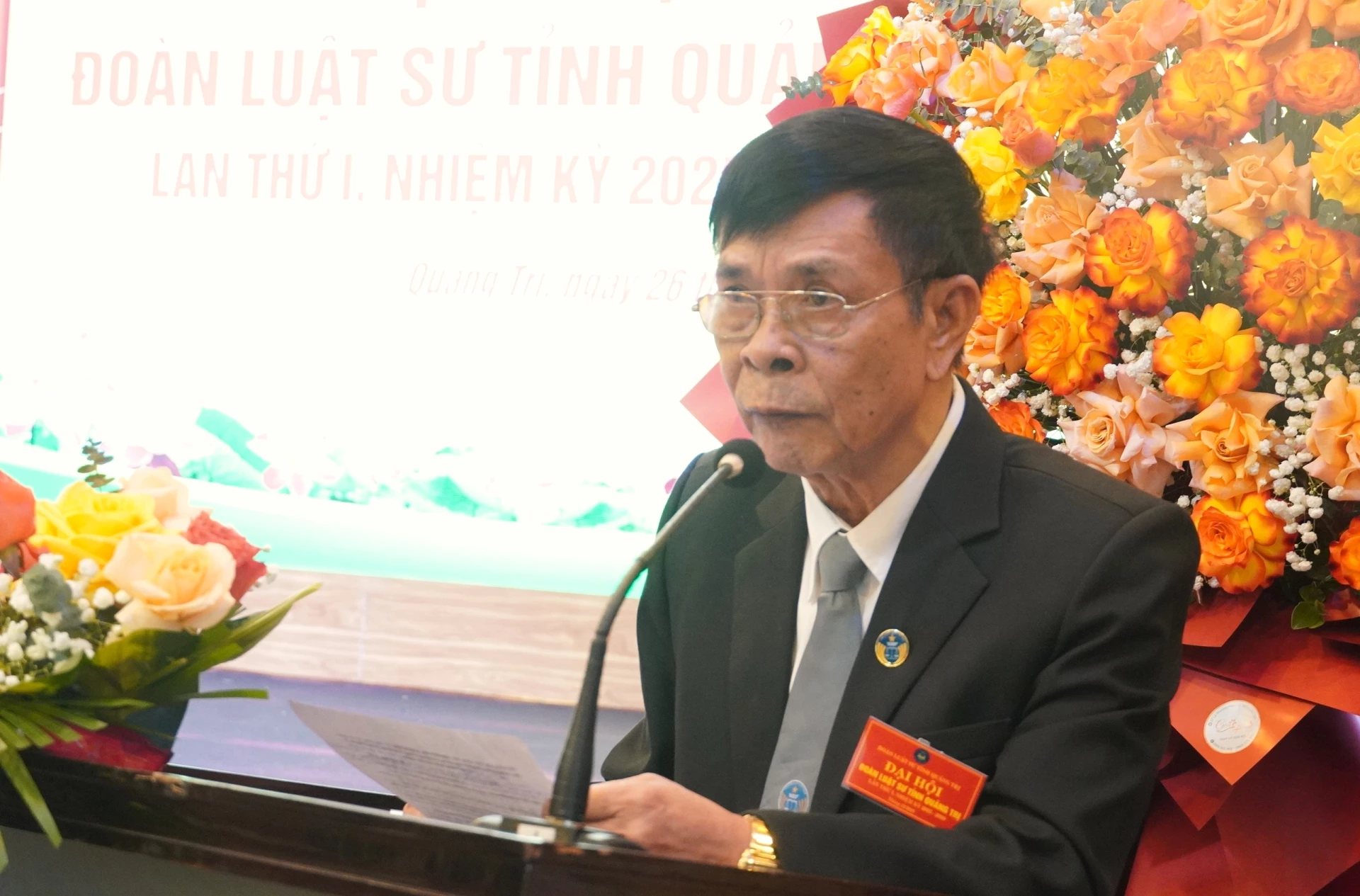 Đại diện Đoàn Luật sư tỉnh Quảng Trị trình bày báo cáo tại Đại hội - Ảnh: QV