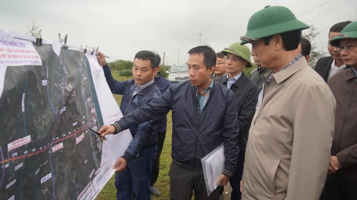 Phấn đấu hoàn thành dự án Quốc lộ 15D từ cảng Mỹ Thủy đến cao tốc Cam Lộ - La Sơn trước quý IV/2027