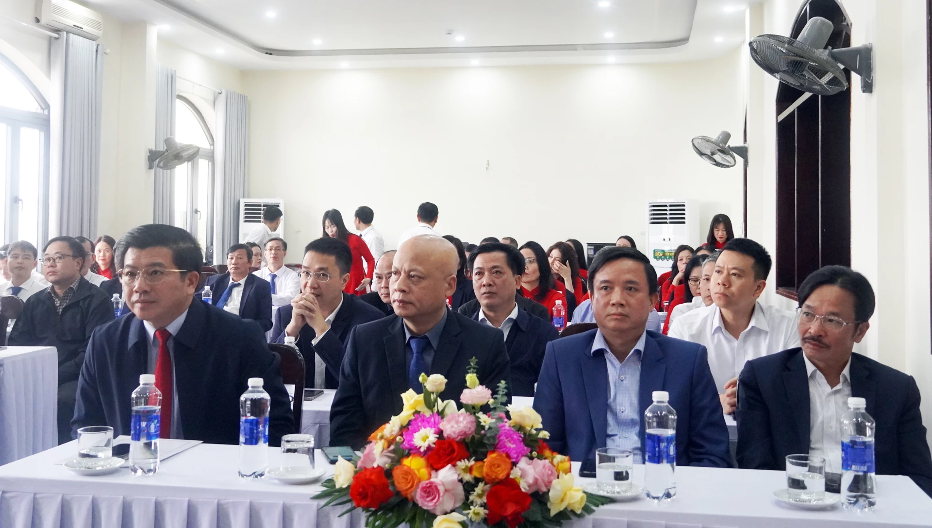 Đại biểu dự lễ - Ảnh: N.M