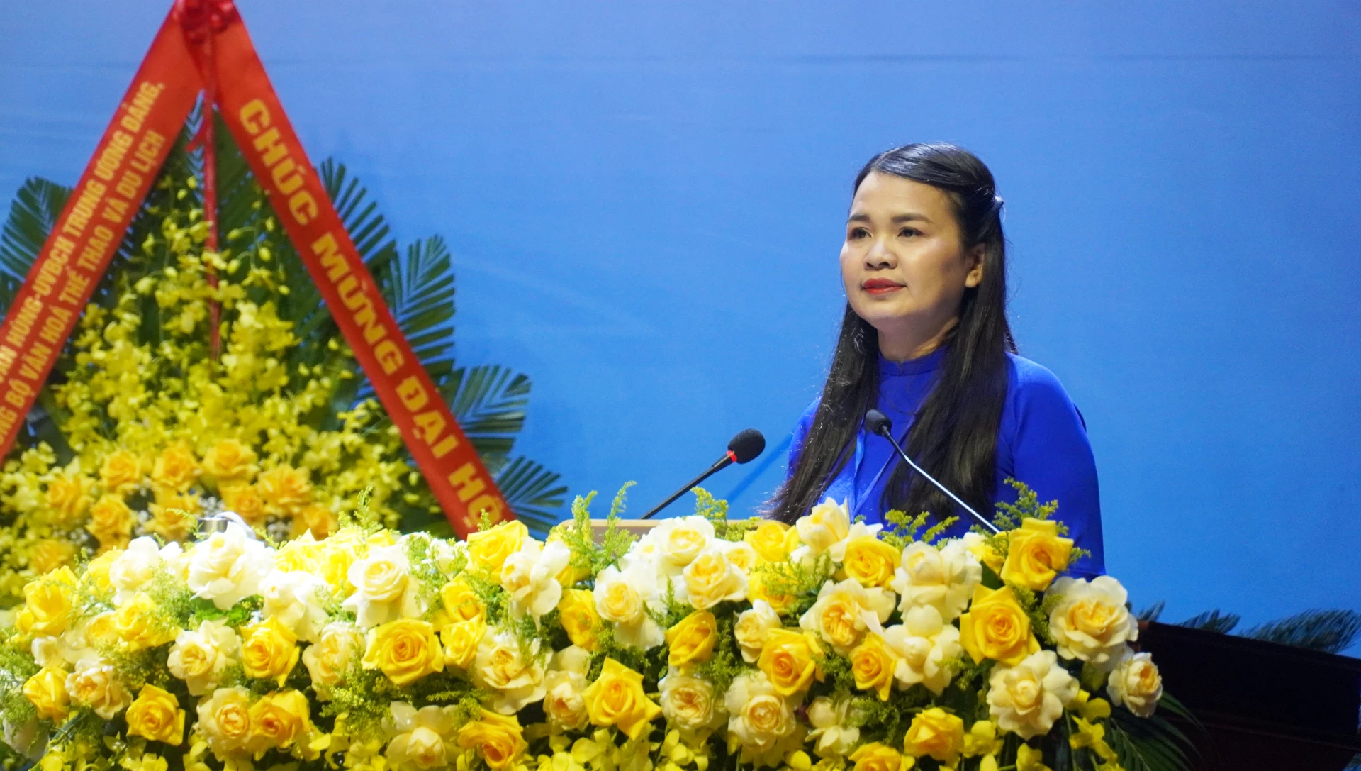 Đồng chí Trần Thị Thu, Ủy viên Ban Chấp hành Trung ương Đoàn, Bí thư Tỉnh đoàn trình bày diễn văn khai mạc - Ảnh: N.M