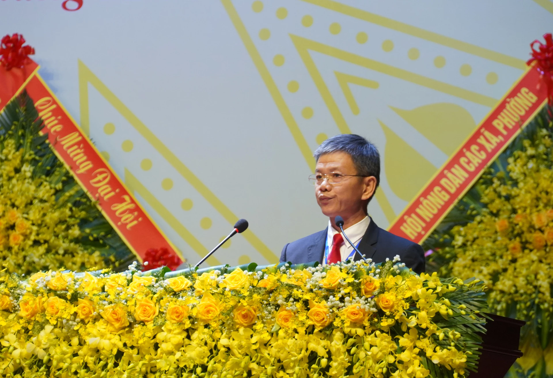 Đồng chí Trần Tiến Sỹ, Phó Chủ tịch Ủy ban MTTQ Việt Nam tỉnh, Chủ tịch Hội Nông dân tỉnh phát biểu khai mạc đại hội - Ảnh: N.H