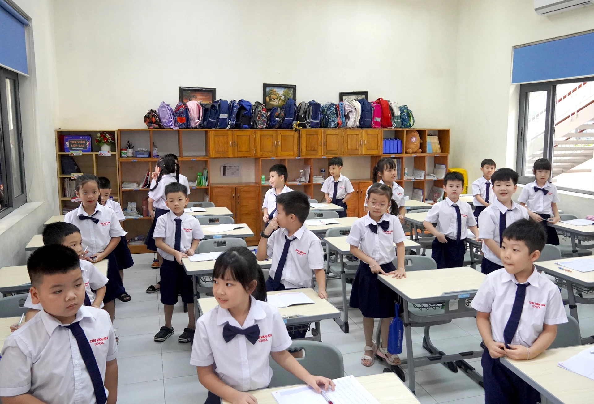 Học sinh Trường tiểu học Chu Văn An hào hứng tham gia các hoạt động tại trường - Ảnh: NH.V