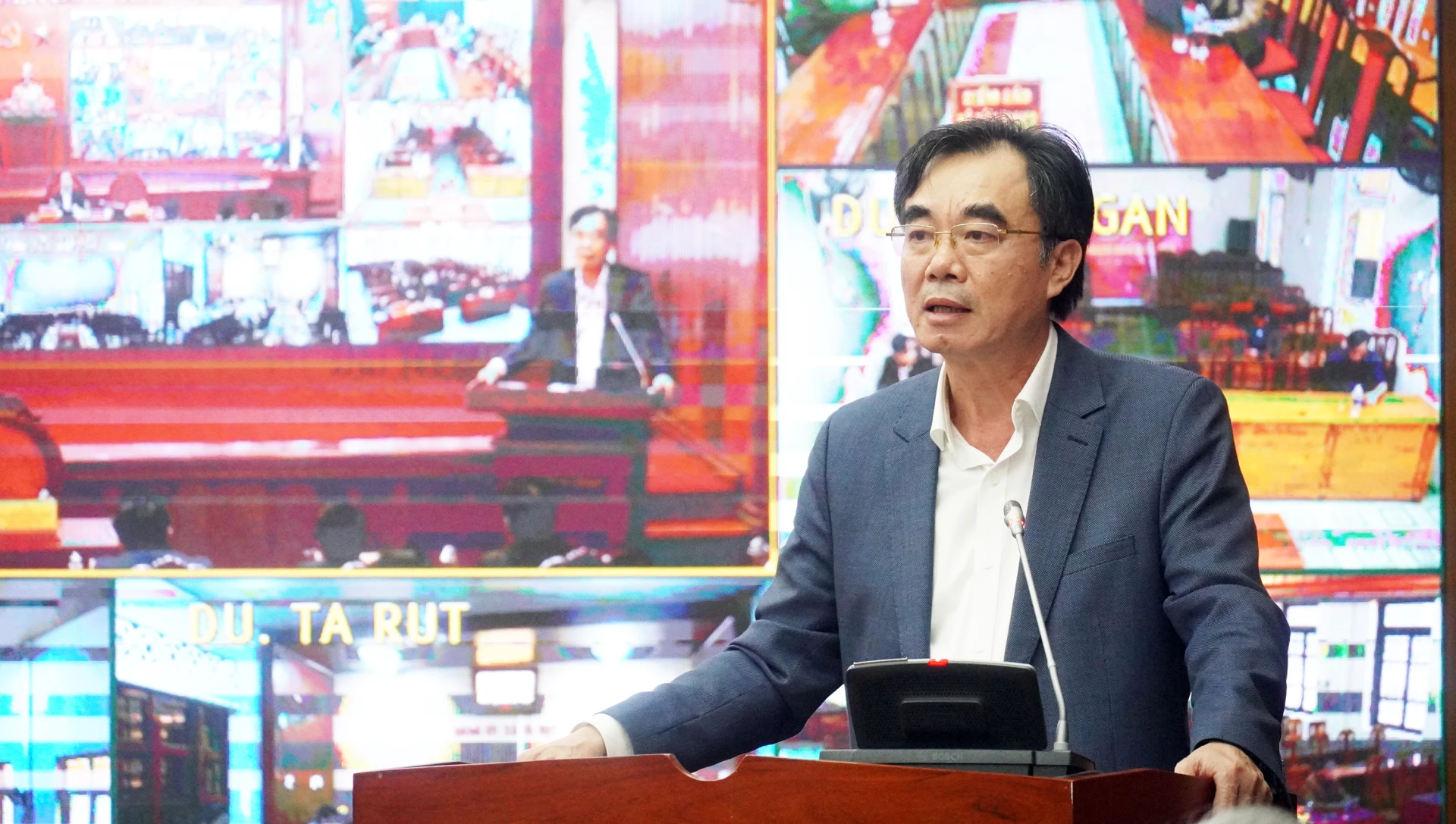 Đồng chí Nguyễn Lương Bình, Ủy viên Ban Thường vụ, Trưởng ban Tổ chức ủy phát biểu tại hội nghị - Ảnh: N.M