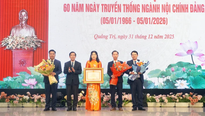 Tăng cường công tác nội chính, kiên quyết, kiên trì đấu tranh ngăn chặn, đẩy lùi tham nhũng, lãng phí, tiêu cực