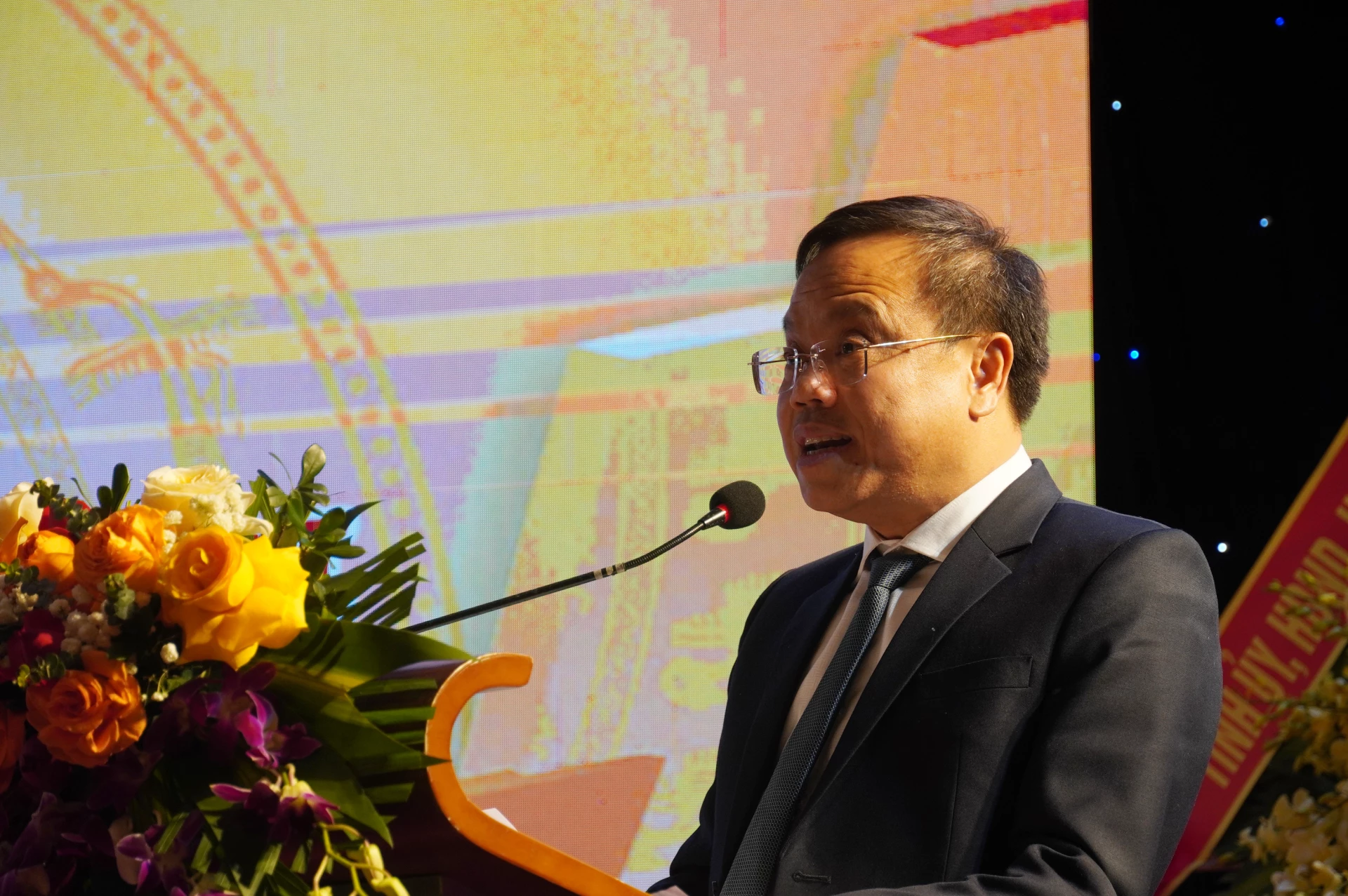 Phó Chủ tịch UBND tỉnh Lê Đức Tiến phát biểu chỉ đạo tại đại hội - Ảnh: X.P