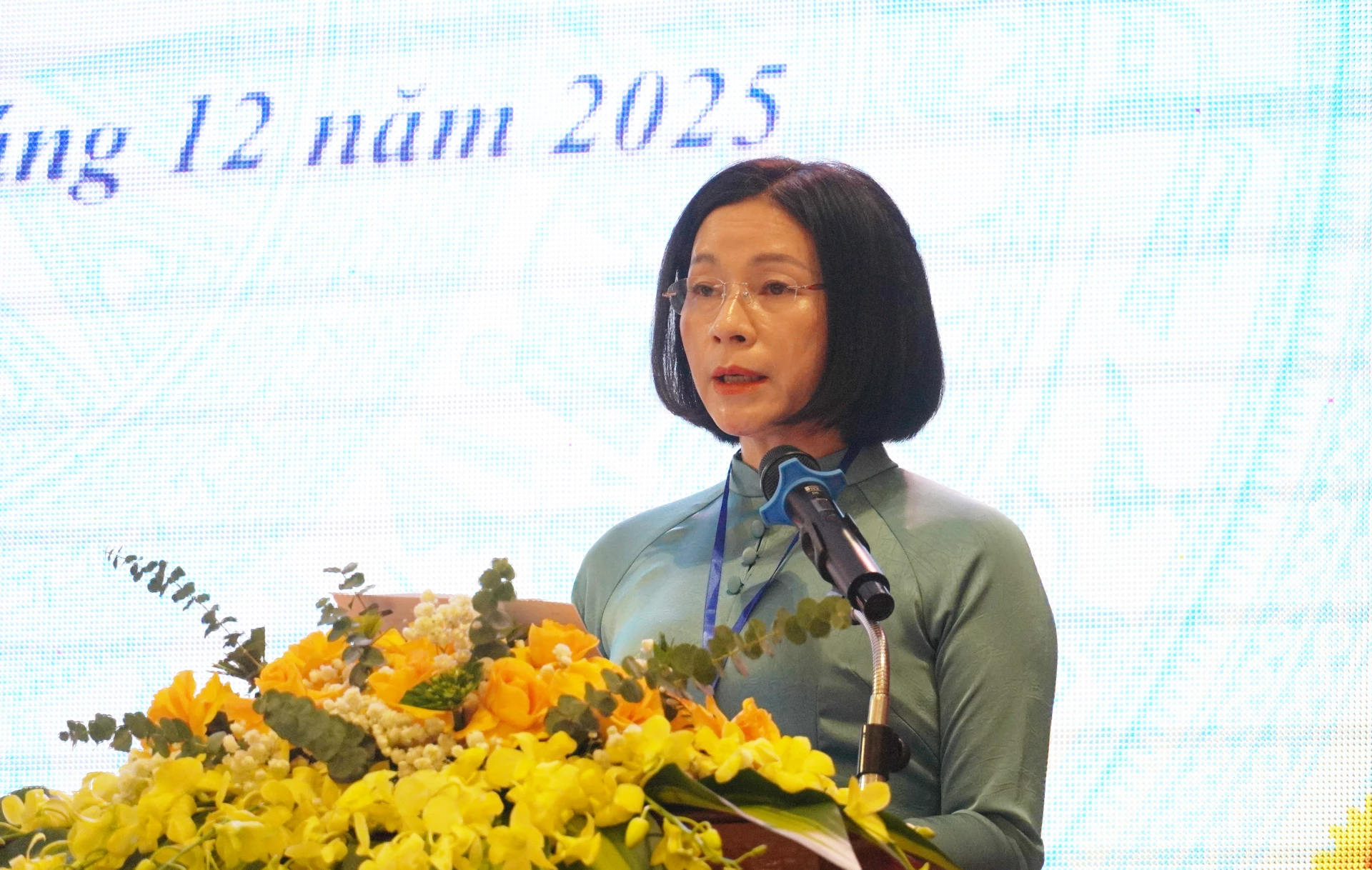 Bà Nguyễn Thị Lê Na,  Chủ tịch Hội VHNT tỉnh Quảng Trị, nhiệm kỳ 2025-2030 phát biểu nhận nhiệm vụ - Ảnh: X.P