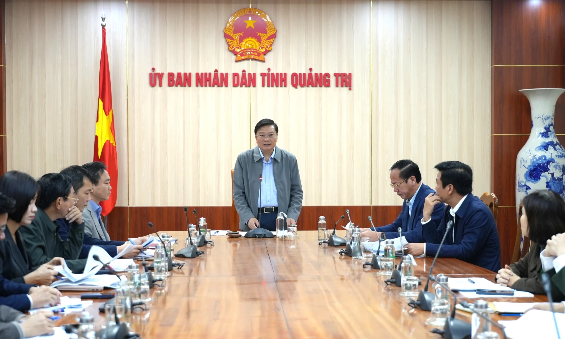 Đồng chí Lê Hồng Vinh, Chủ tịch UBND tỉnh yêu cầu các sở, ngành, chủ đầu tư đẩy nhanh tiến độ giải ngân vốn đầu tư công - Ảnh: Trung Đức