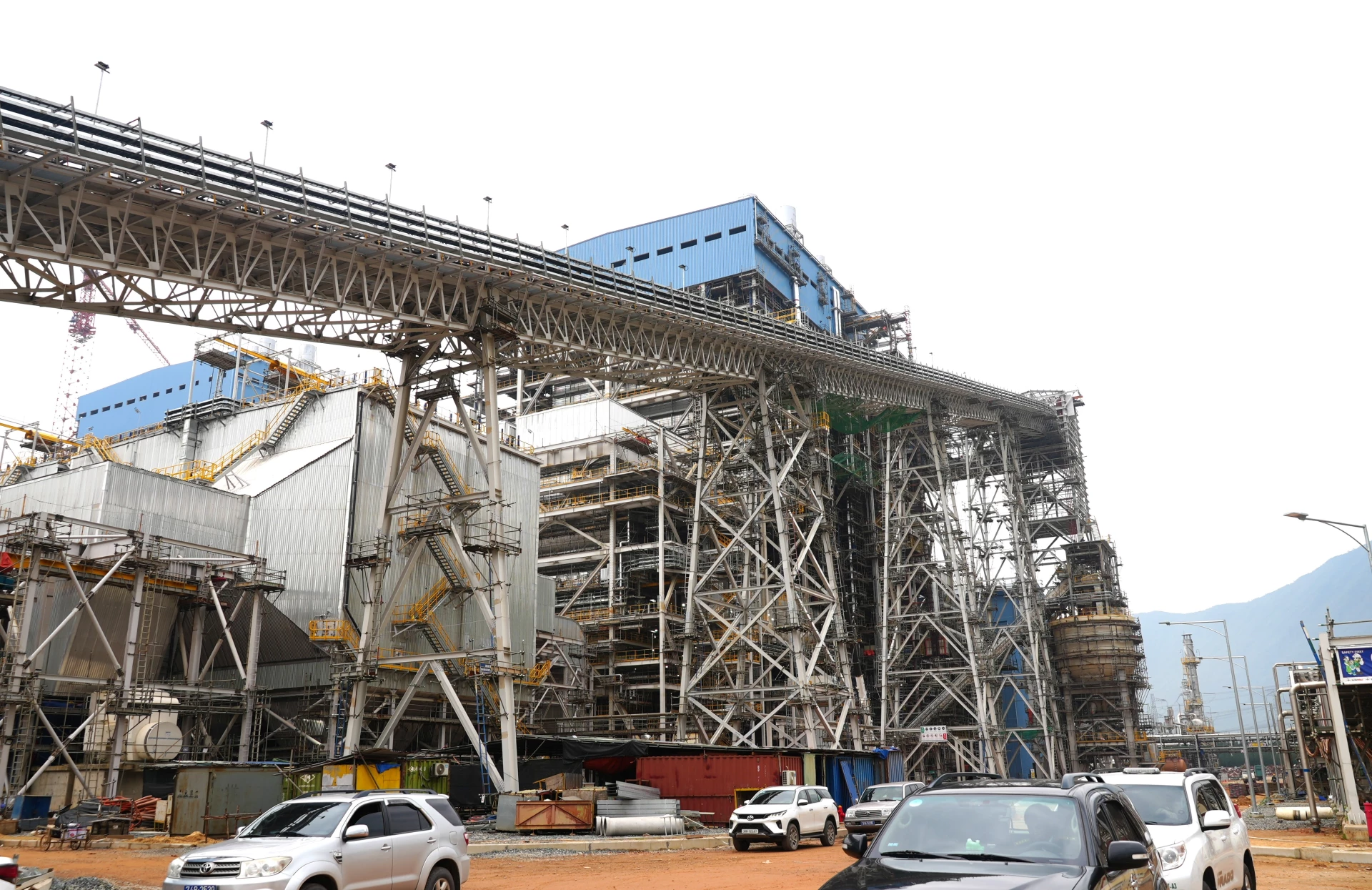 Hiện trường các dự án tại Trung tâm Điện lực Quảng Trạch - Ảnh: Trung Đức