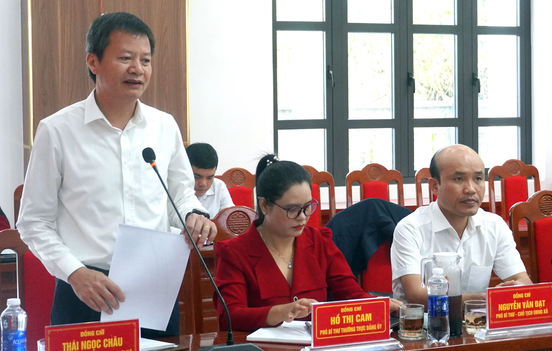 Đại diện Ban Thường vụ Đảng ủy xã Hướng Hiệp báo cáo tại buổi làm việc - Ảnh: N.M