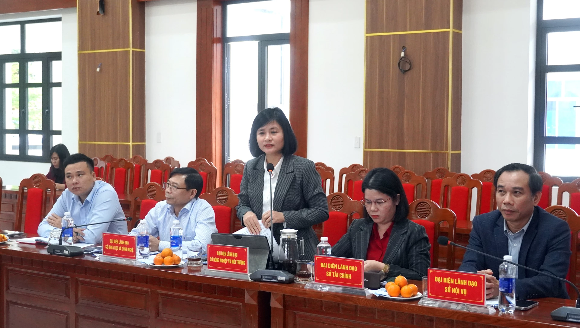 Đại biểu thảo luận tại buổi làm việc - Ảnh: N.M