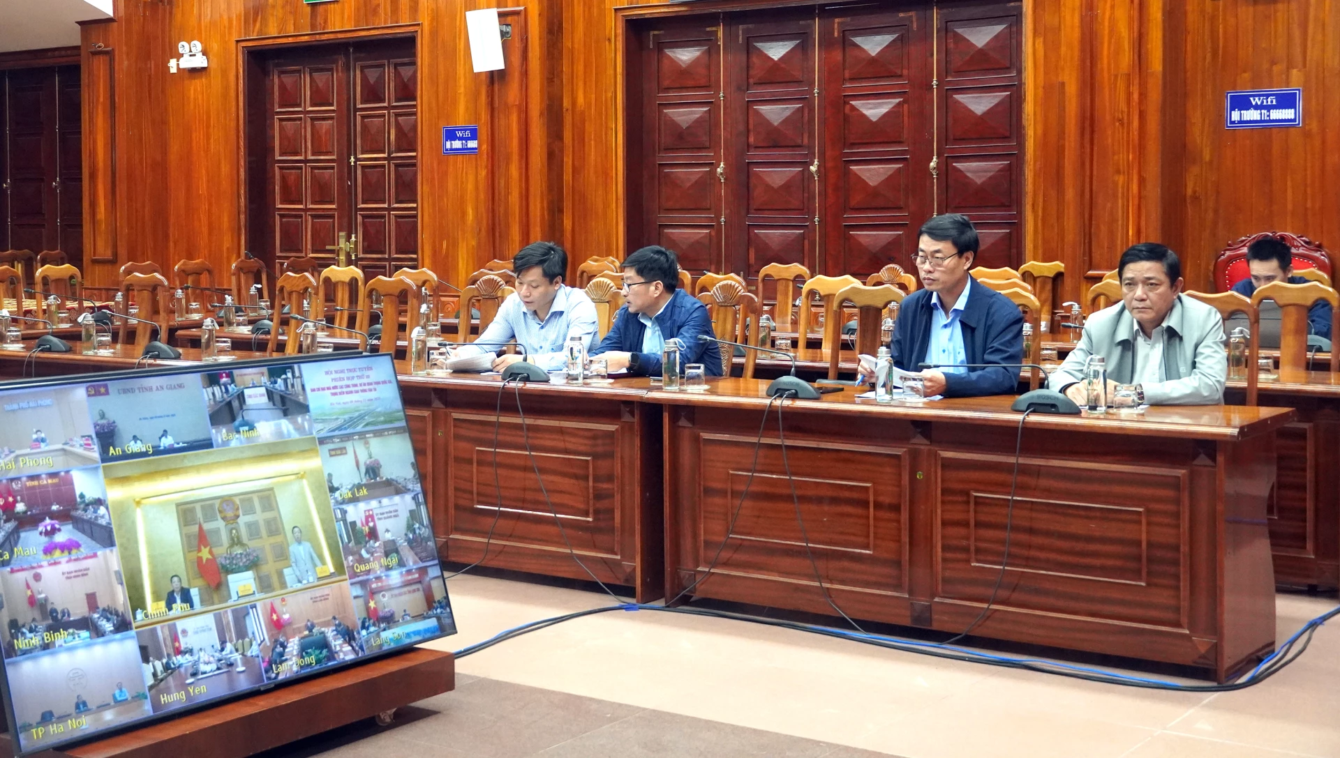 Đại biểu dự phiên họp tại điểm cầu tỉnh Quảng Trị - Ảnh: N.M