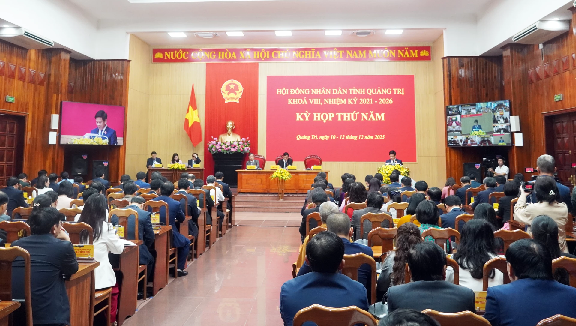 Toàn cảnh phiên khai mạc - Ảnh: N.M