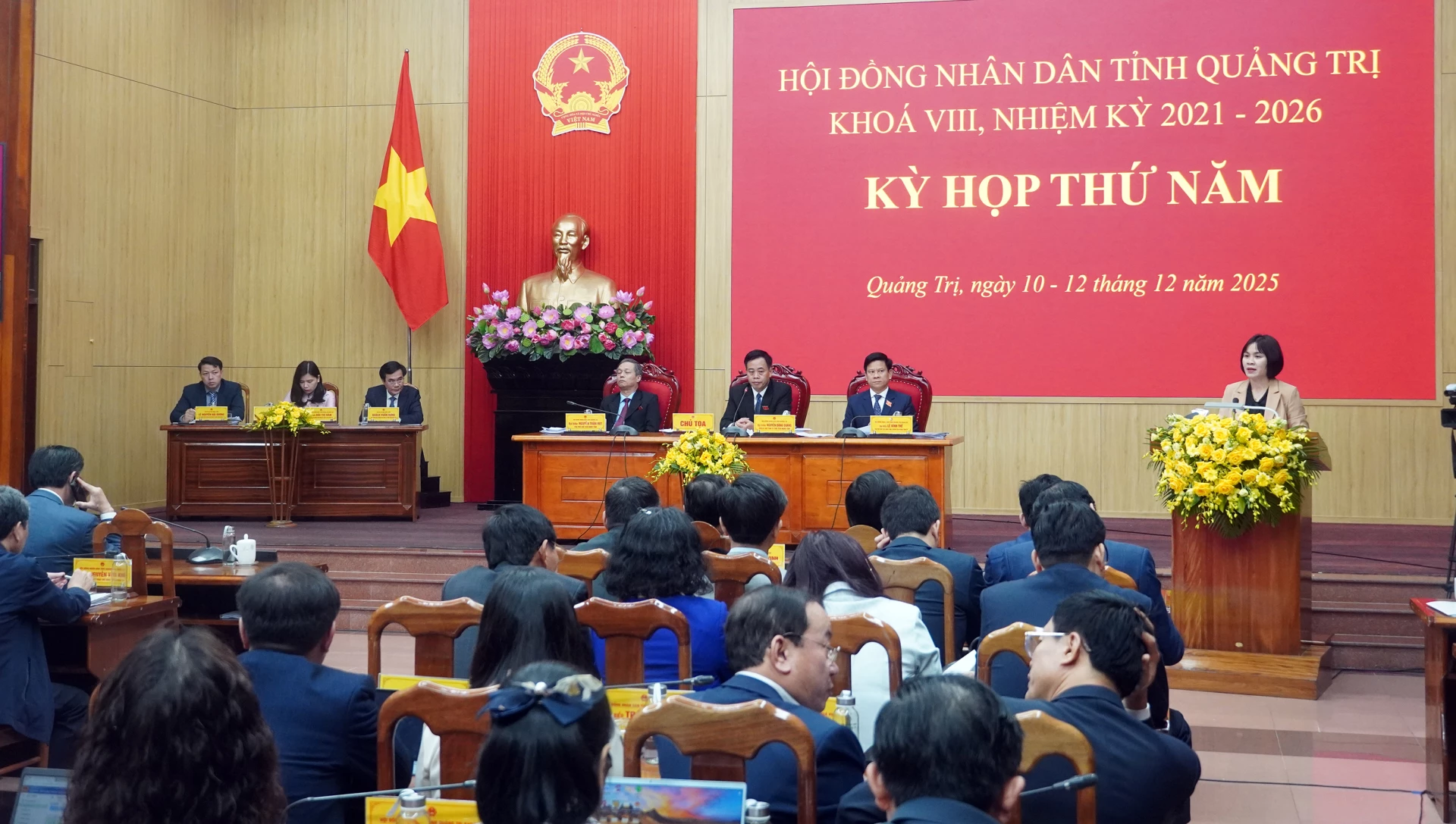 Quang cảnh phiên thảo luận chiều 10/12 - Ảnh: N.M