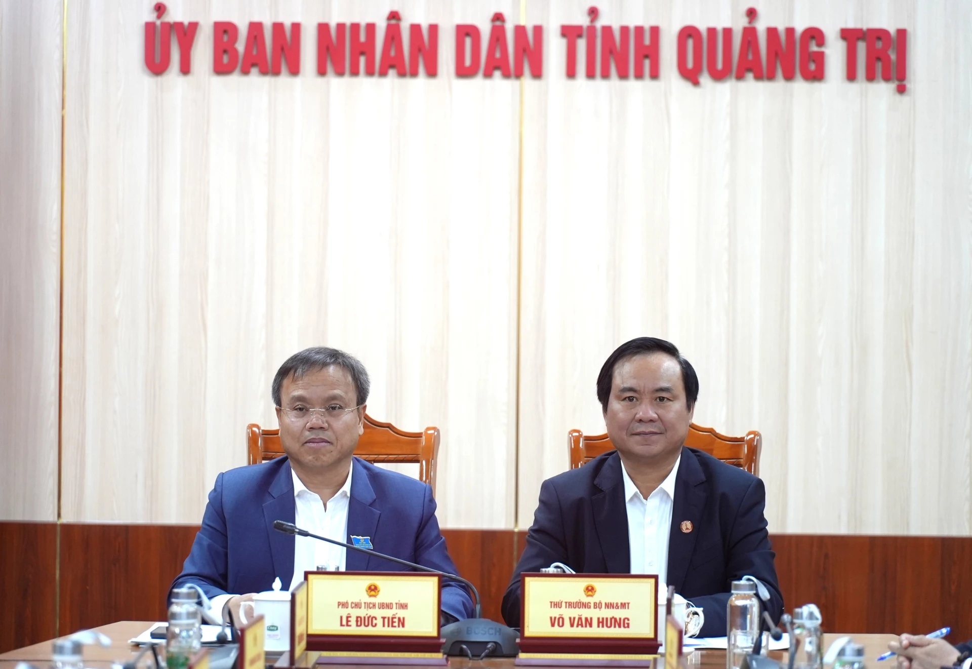 Đồng chí Võ Văn Hưng, Thứ trưởng Bộ Nông nghiệp và Môi trường, đồng chí Lê Đức Tiến, Phó Chủ tịch UBND tỉnh cùng chủ trì buổi làm việc - Ảnh: Trung Đức