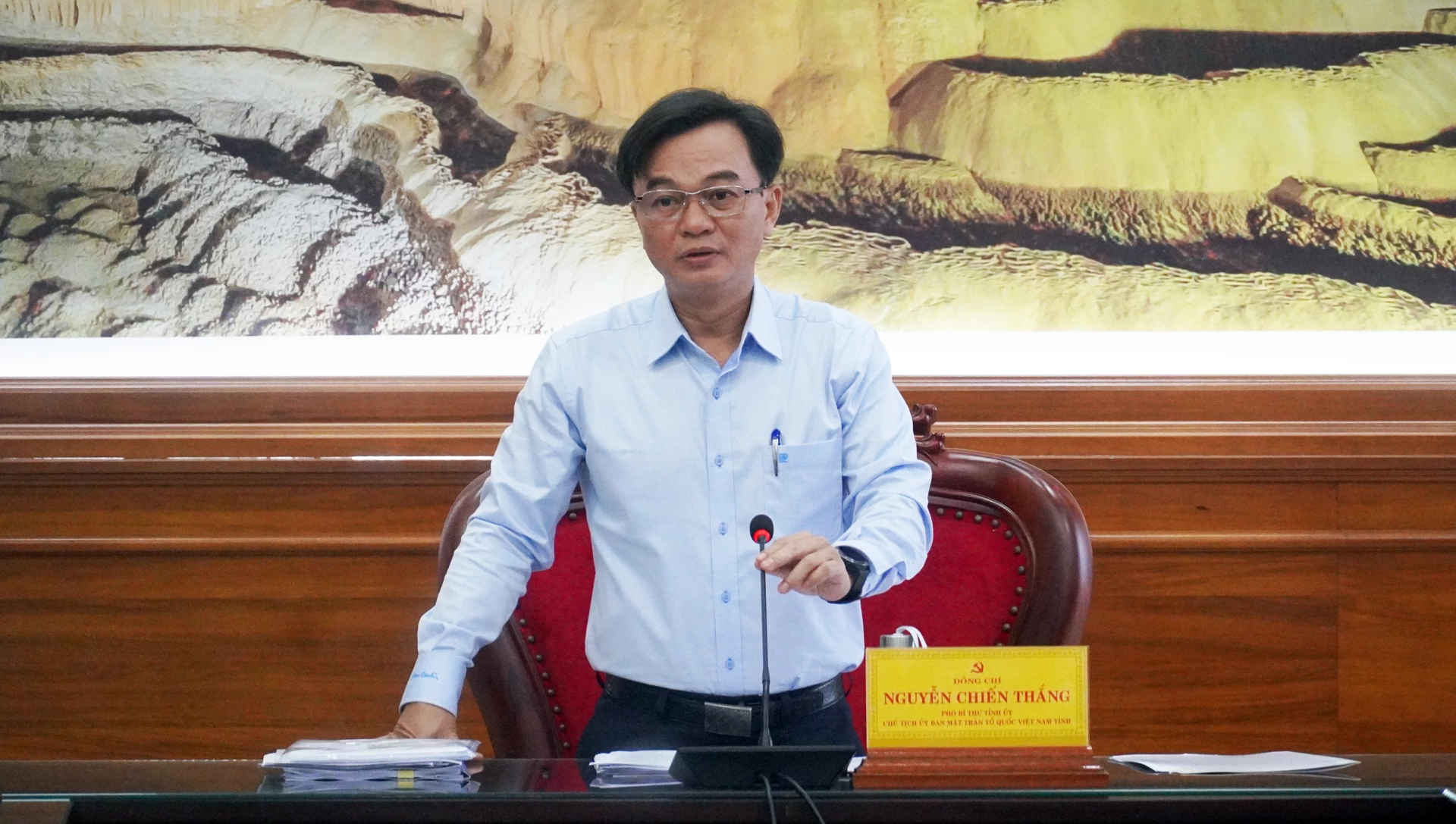 Đồng chí Nguyễn Chiến Thắng, Phó Bí thư tỉnh ủy, Chủ tịch Ủy ban MTTQVN tỉnh phát biểu tại hội nghị - Ảnh: N.M