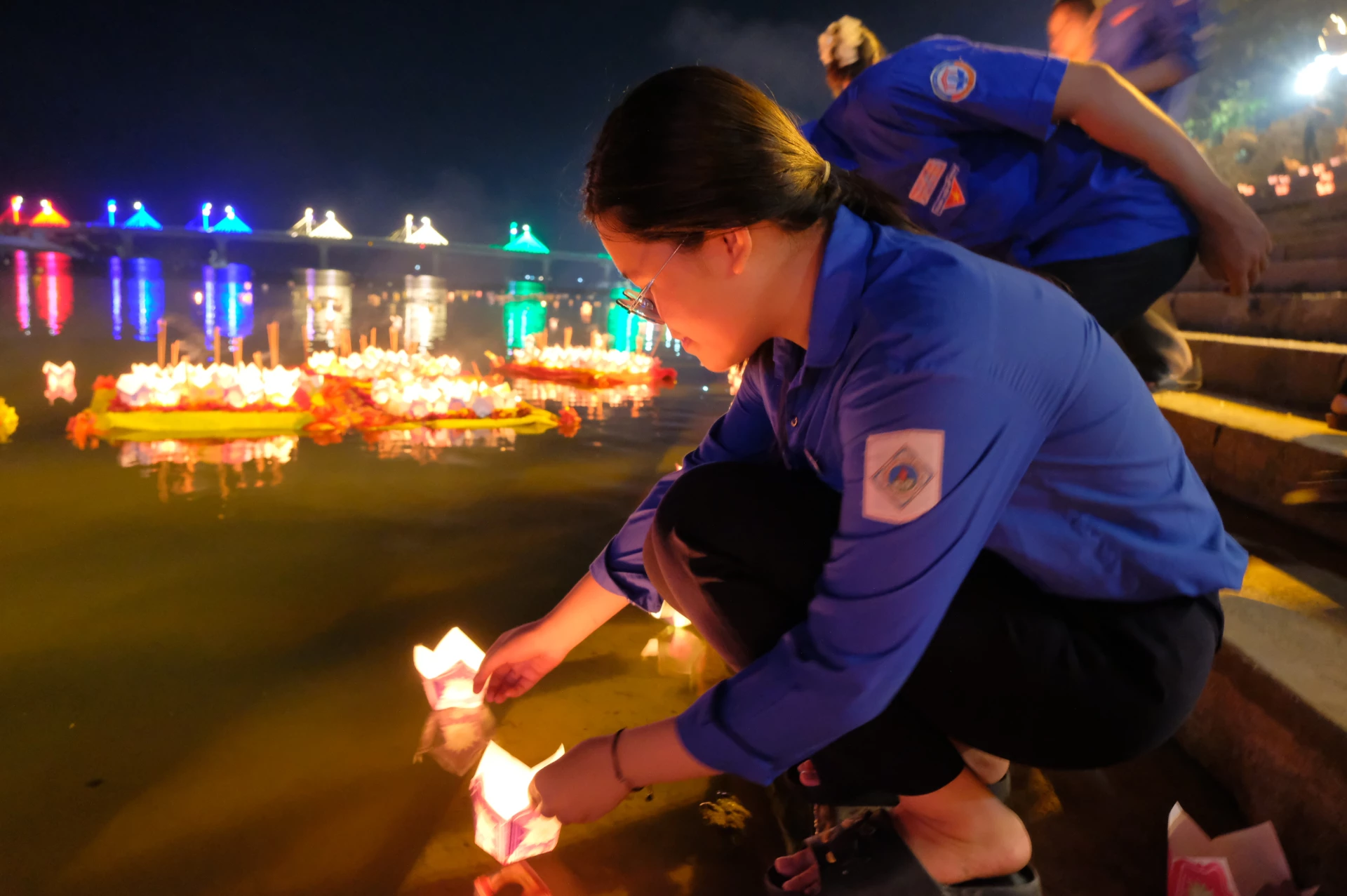 Thả hoa đăng trên dòng Thạch Hãn-Ảnh: T.Tuyền