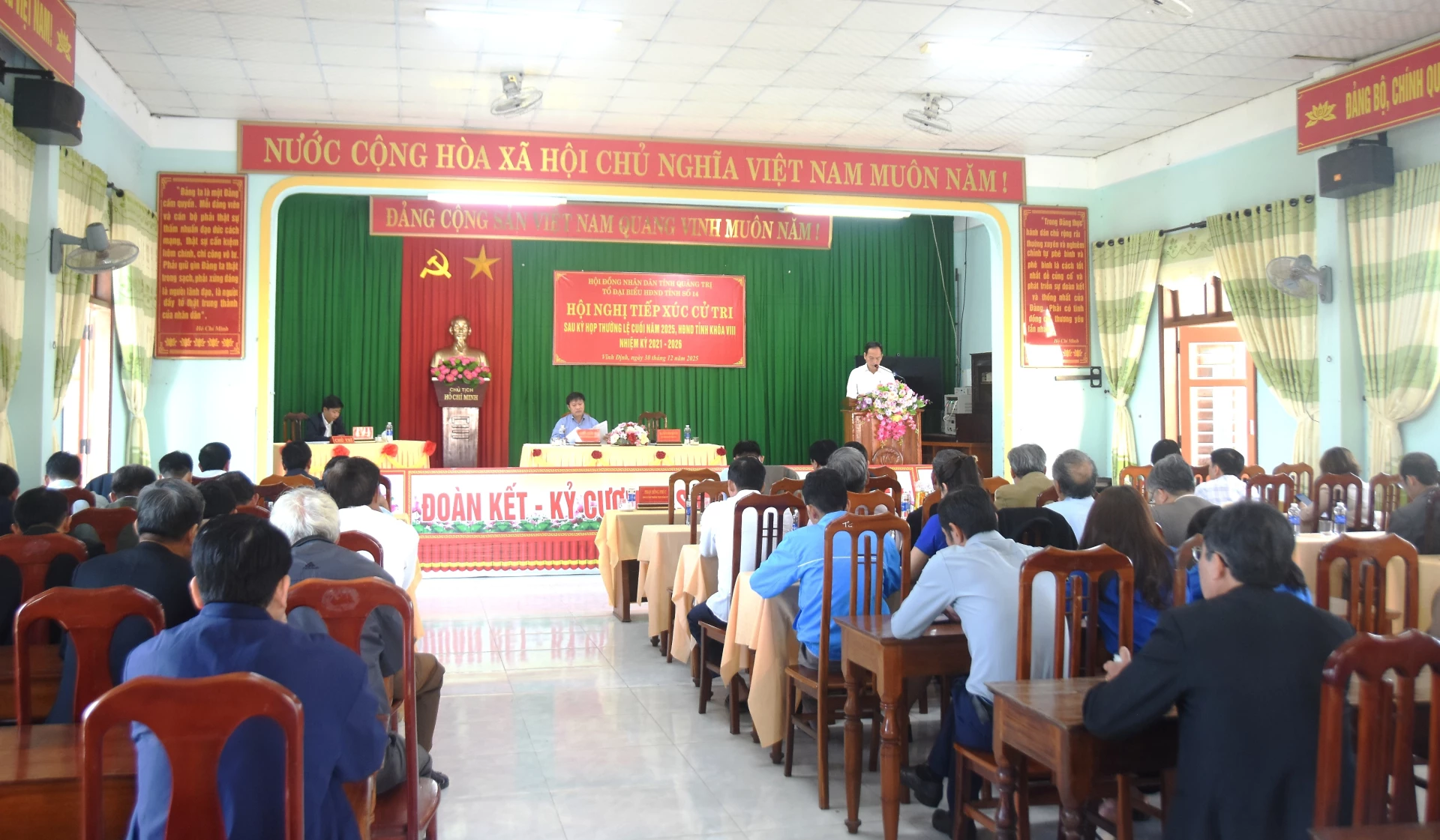 Đại biểu HĐND tỉnh tiếp xúc cử tri xã Vĩnh Định - Ảnh: ĐV