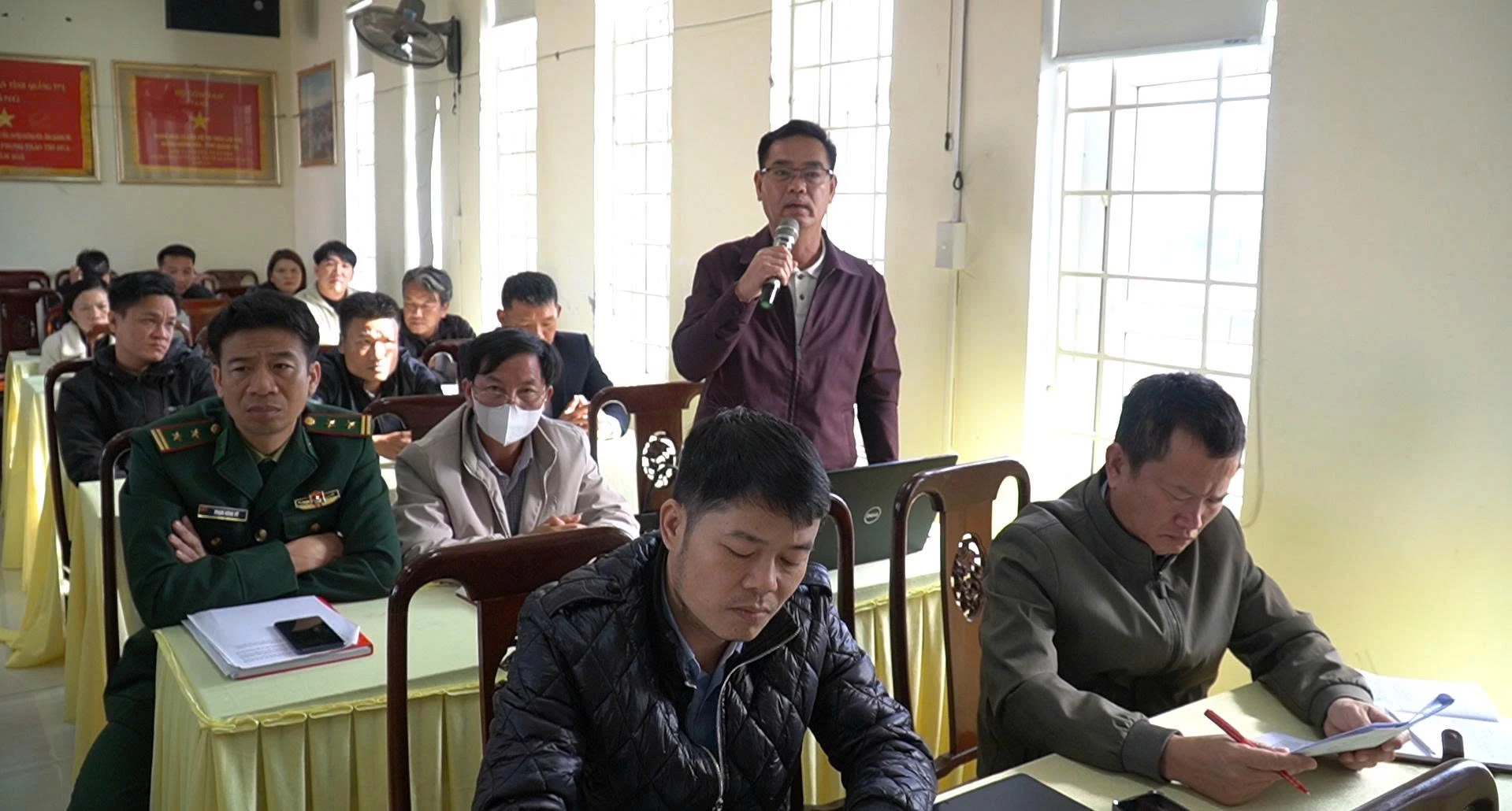 Cử tri xã Lao Bảo trình bày kiến nghị, đề xuất - Ảnh: KH