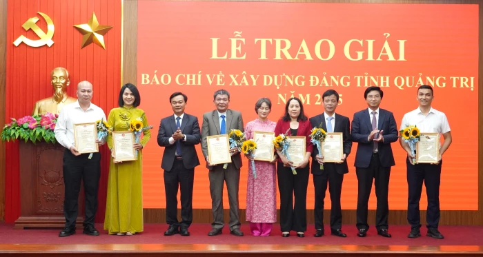 Trao Giải báo chí về xây dựng Đảng tỉnh Quảng Trị năm 2025