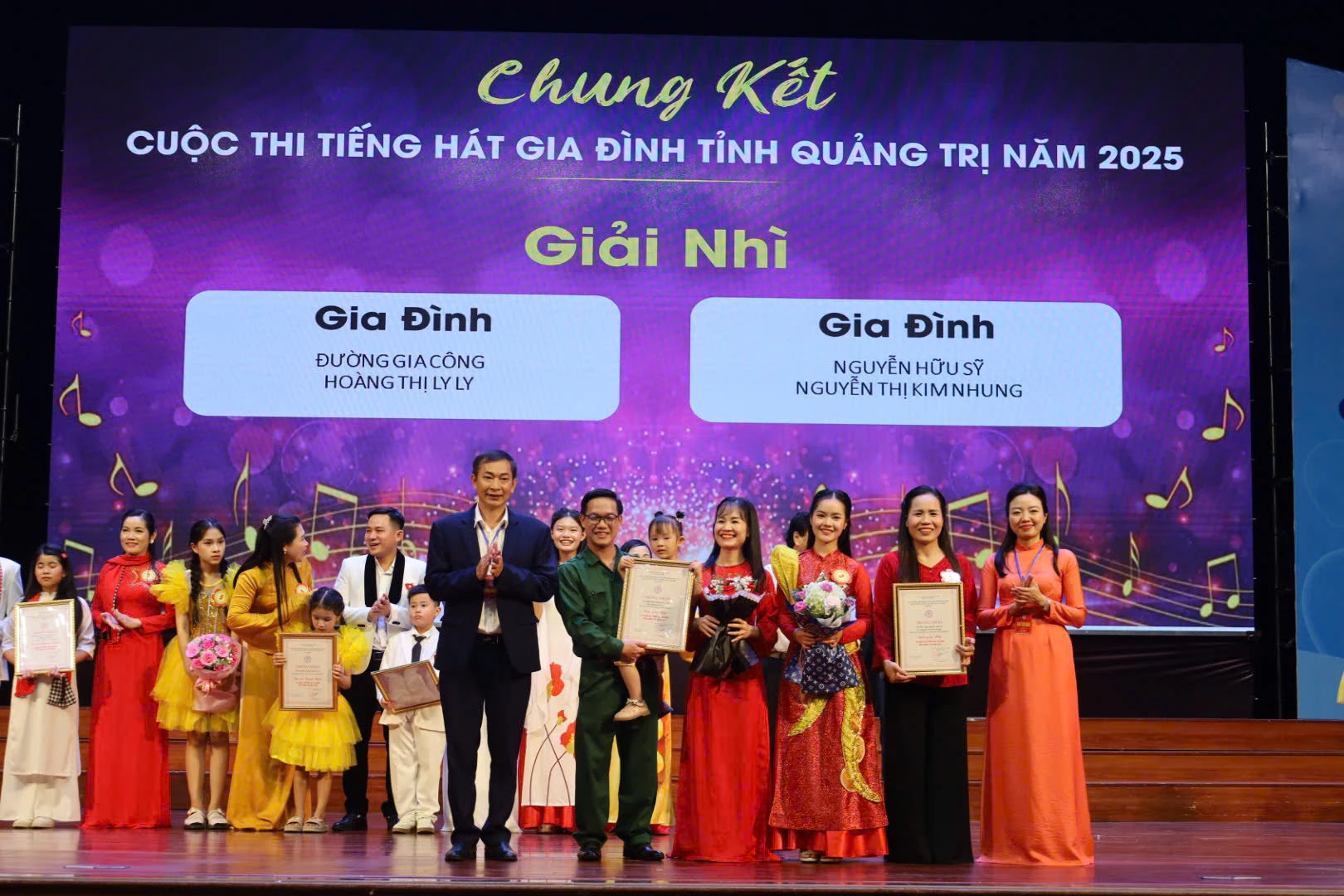 Giải nhì được trao cho hai gia đình tại phường Quảng Trị và phường Nam Đông Hà. Ảnh: D.H