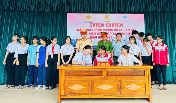 Bảo đảm trật tự an toàn giao thông ở xã Tà Rụt