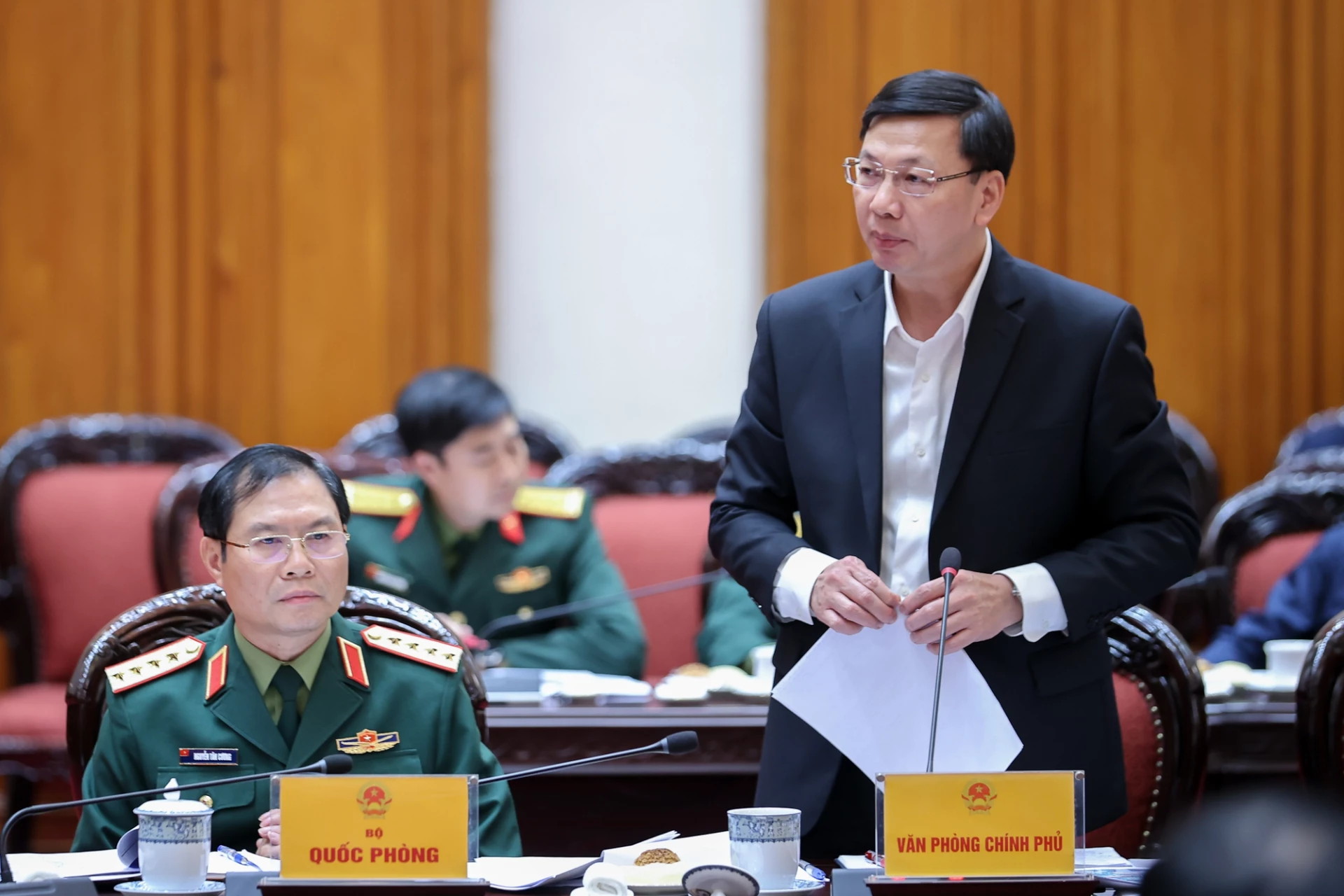 Đại biểu báo cáo tại cuộc họp - Ảnh: VGP/Nhật Bắc