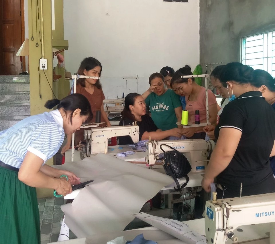 Công tác hỗ trợ đào tạo nghề, giải quyết việc làm cho lao động nông thôn được chú trọng nhằm góp phần vào mục tiêu giảm nghèo bền vững.