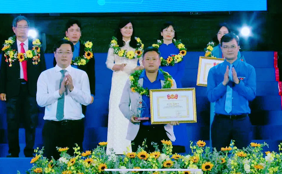 Anh Hoàng Minh Thành, chủ nhiệm Câu lạc bộ Pickup & SUV Quảng Bình là một trong 20 tập thể, cá nhân được nhận giải thưởng Tình nguyện quốc gia - Ảnh: T.L