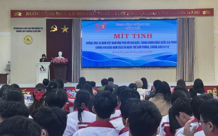 Mít tinh hưởng ứng 35 năm Việt Nam ứng phó với HIV/AIDS