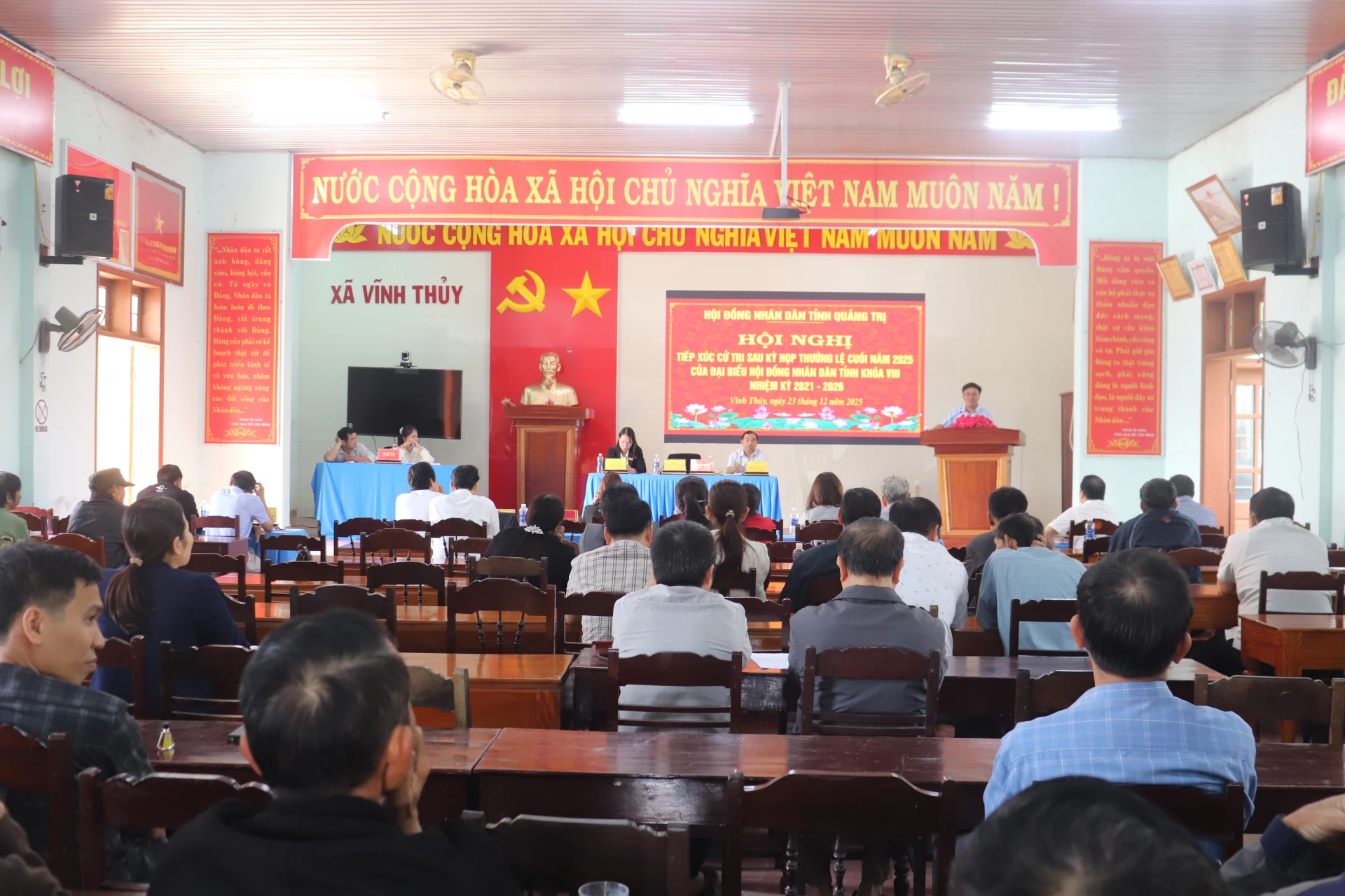 Toàn cảnh hội nghị tiếp xúc cử tri tại xã Vĩnh Thủy - Ảnh: T.P