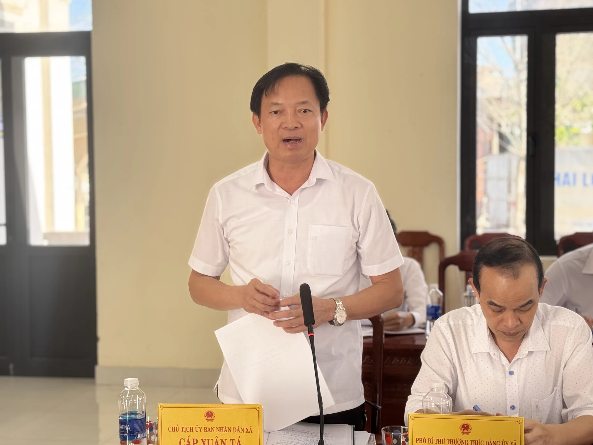 Chủ tịch UBND xã Mỹ Thuỷ Cáp Xuân Tá kiến nghị thành lập tổ công tác hỗ trợ GPMB- Ảnh: Mai Linh