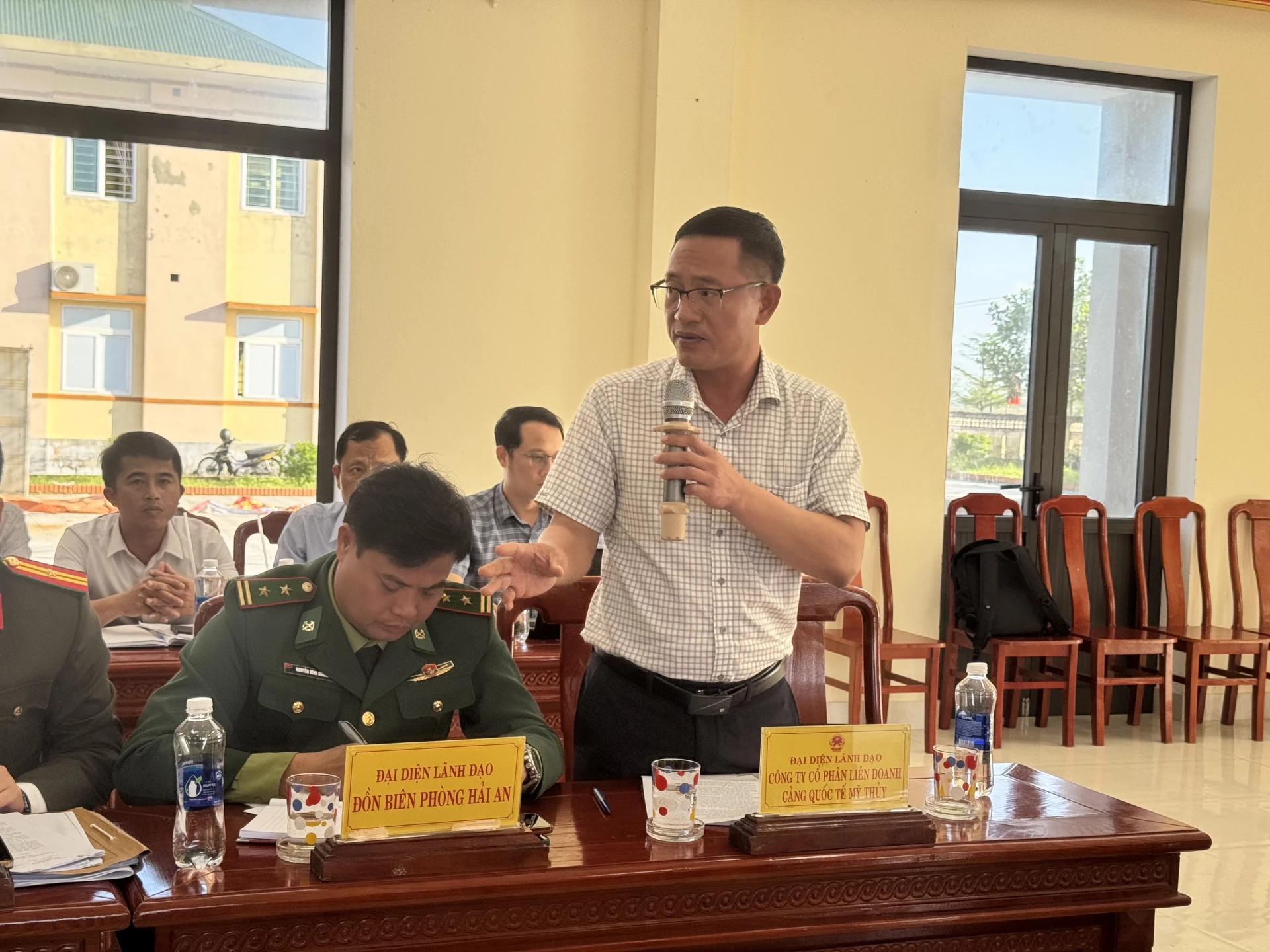 đại diện Công ty Cổ phần Liên danh cảng Quốc tế Mỹ Thuỷ tham gia ý kiến tại buổi làm việc- Ảnh: Mai Linh