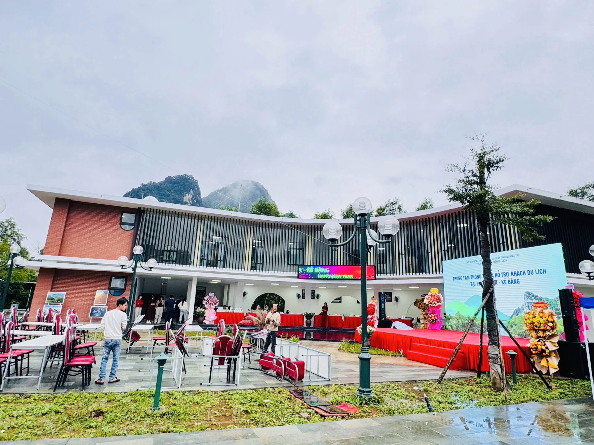 Giới thiệu Trung tâm Thông tin và Hỗ trợ khách du lịch tại Phong Nha–Kẻ Bàng. Ảnh: B.N