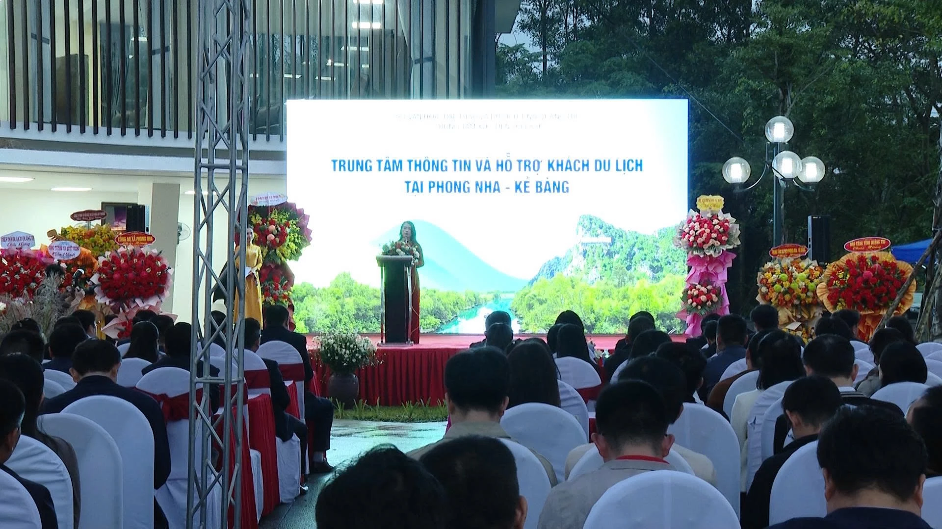 Quang cảnh hội nghị. Ảnh: B.N