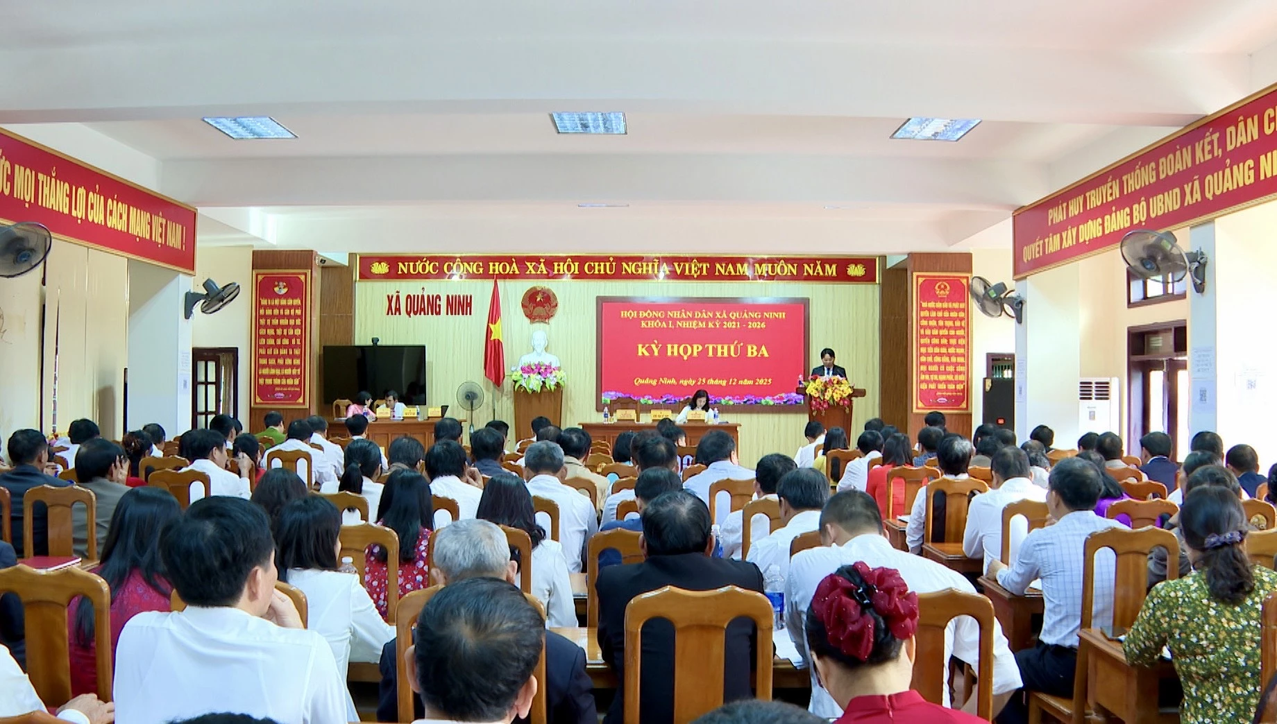 Quang cảnh kỳ họp - Ảnh: H.N