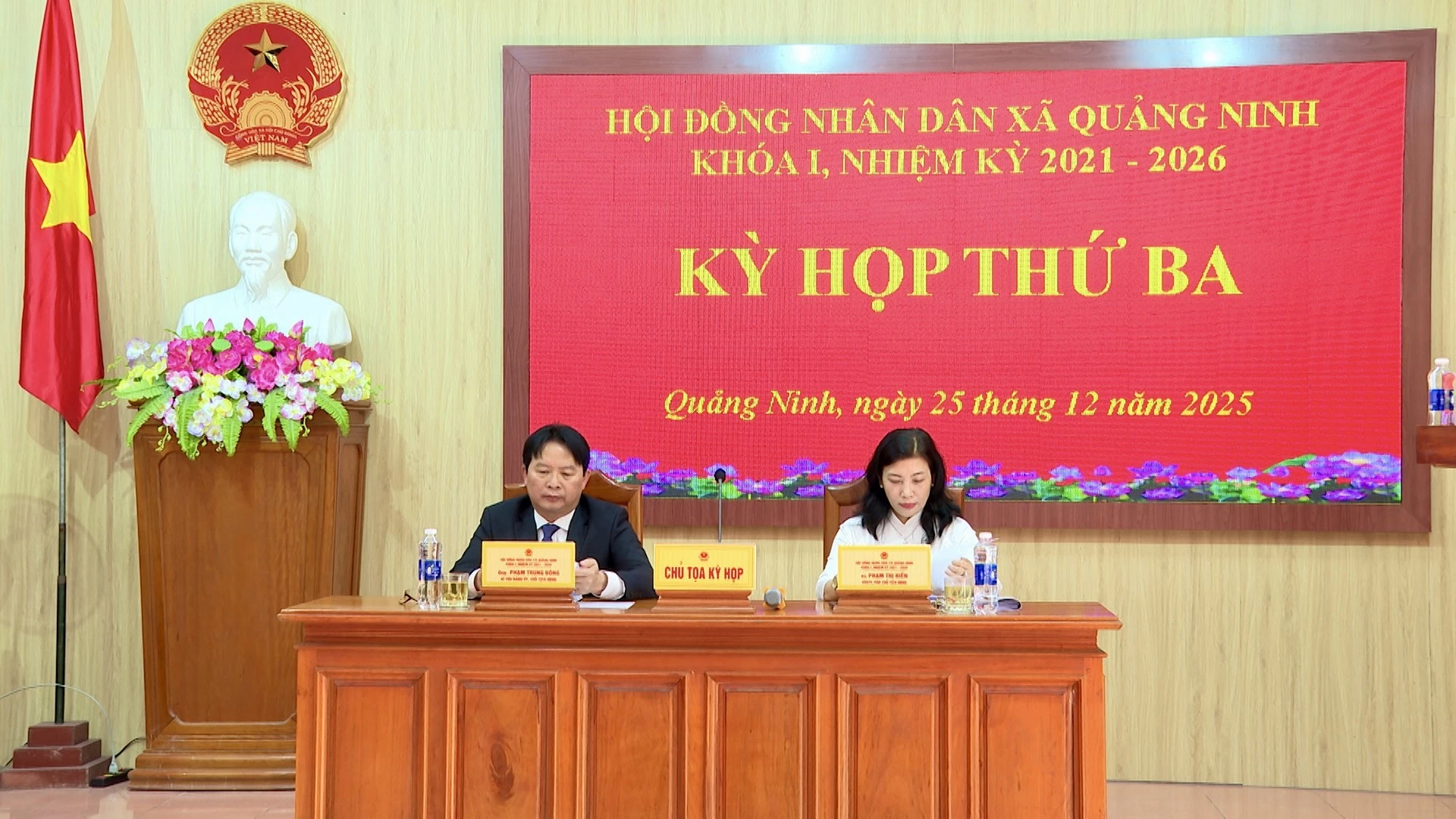 Chủ tọa điều hành kỳ họp - Ảnh: H.N