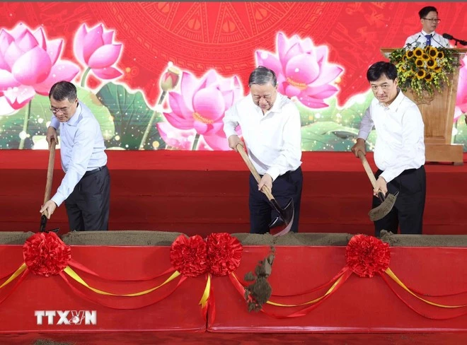 Tổng Bí thư Tô Lâm thực hiện nghi lễ khởi công trường biên giới. (Ảnh: TTXVN)