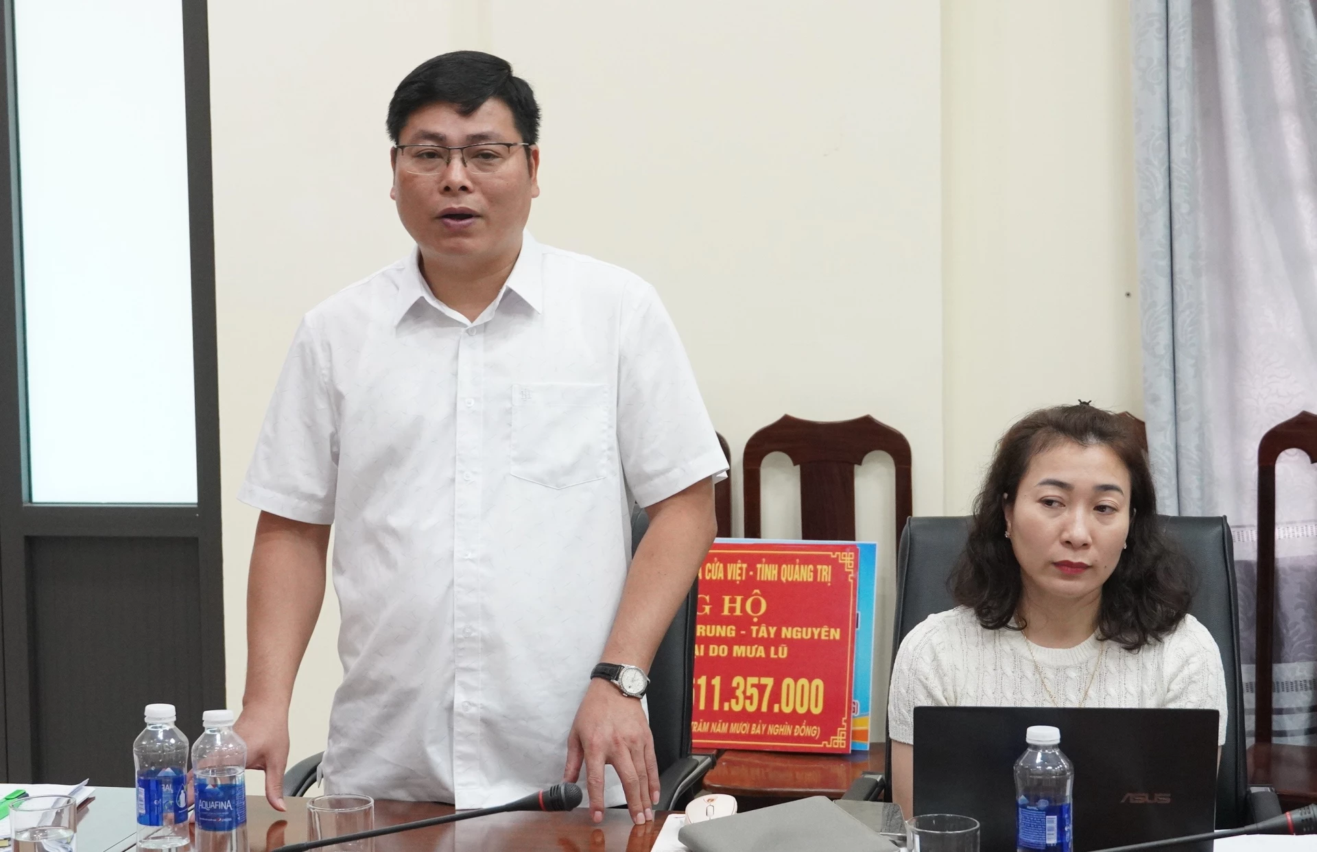 Lãnh đạo Ủy ban MTTQ Việt Nam tỉnh cảm ơn tình cảm của cán bộ và Nhân dân các địa phương - Ảnh: QV