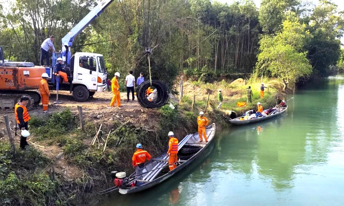 Thắp sáng các 'vùng lõm' giữa đại ngàn