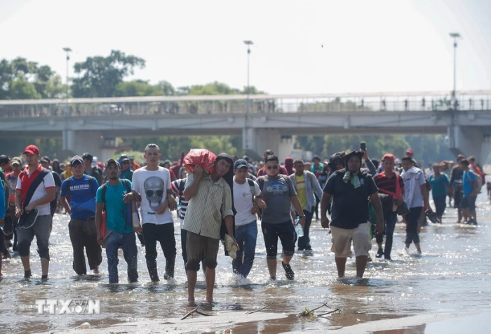Mỹ tạm dừng toàn bộ hồ sơ xin nhập cư của công dân 19 quốc gia