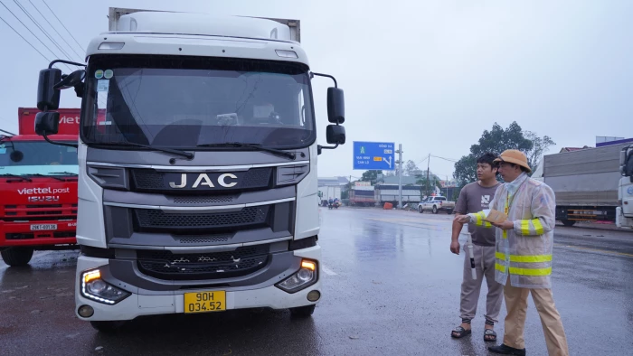 Xử lý nhiều trường hợp vi phạm ATGT tại nút giao Quốc lộ 9 và cao tốc Vạn Ninh - Cam Lộ