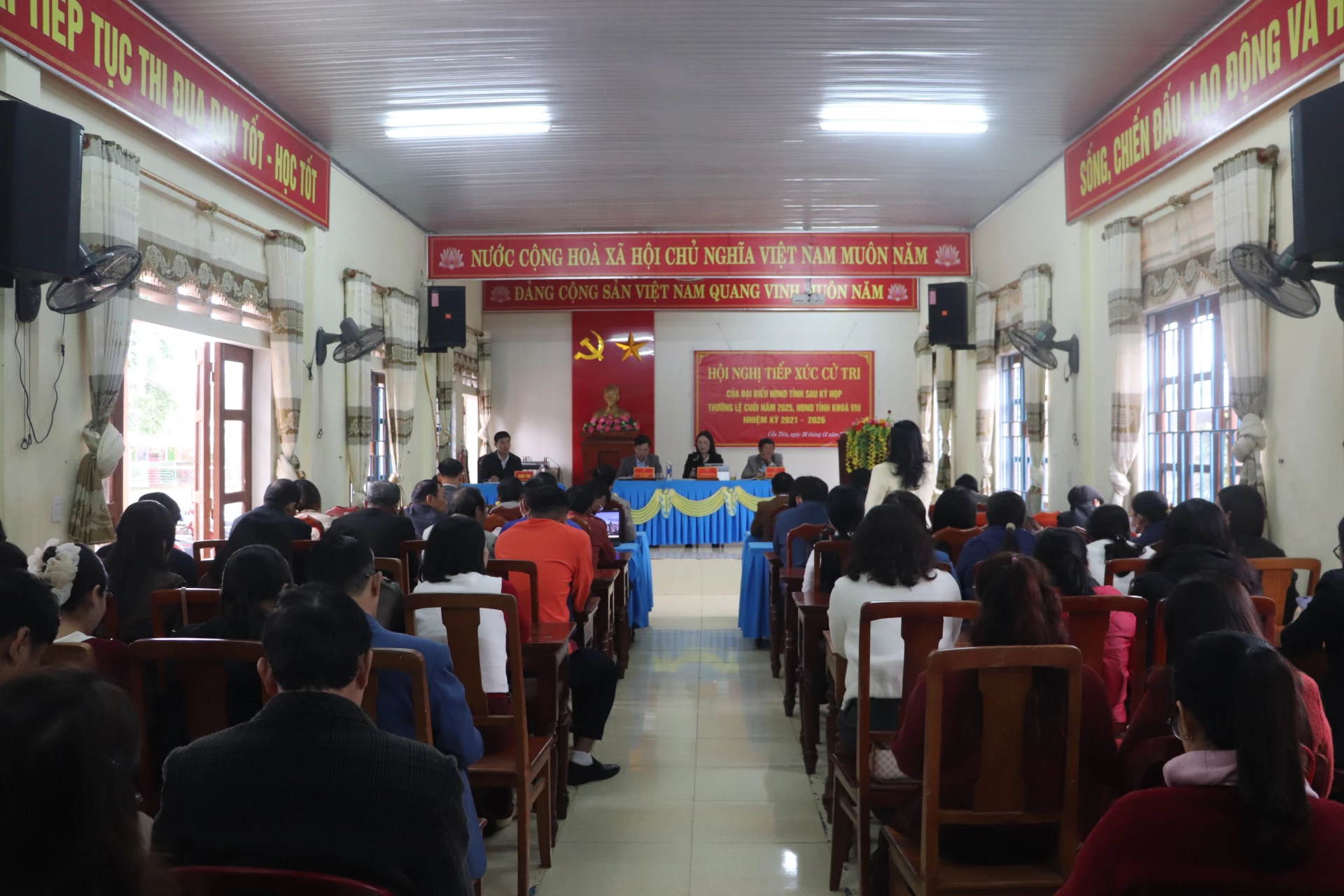 Toàn cảnh buổi tiếp xúc cử tri - Ảnh: T.P