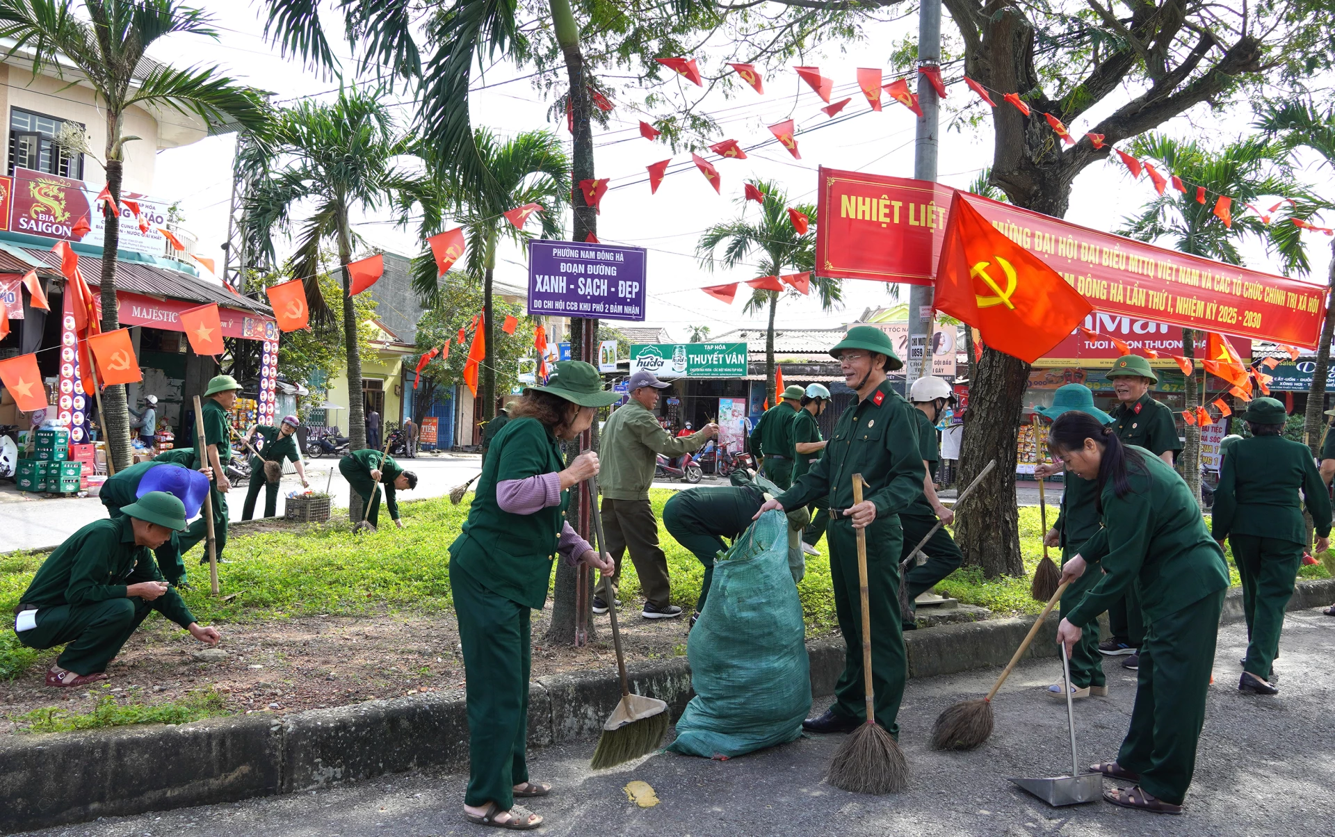 Mô hình “đoạn đường tự quản” của Hội CCB phường Quảng Trị - Ảnh: H.Tr.