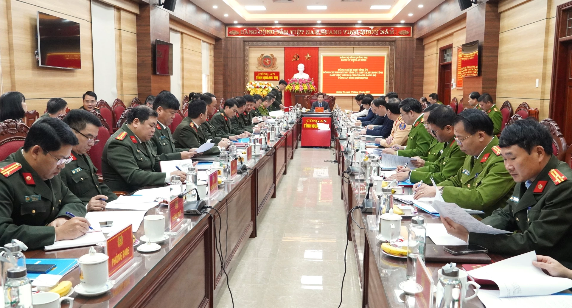 Quang cảnh buổi làm việc - Ảnh: QV