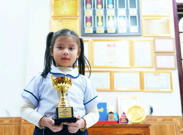 “Cô bé hạt tiêu” chinh phục giải vàng Toán quốc tế