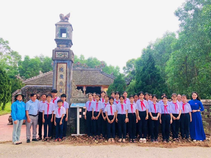 Đưa sử làng lên không gian số